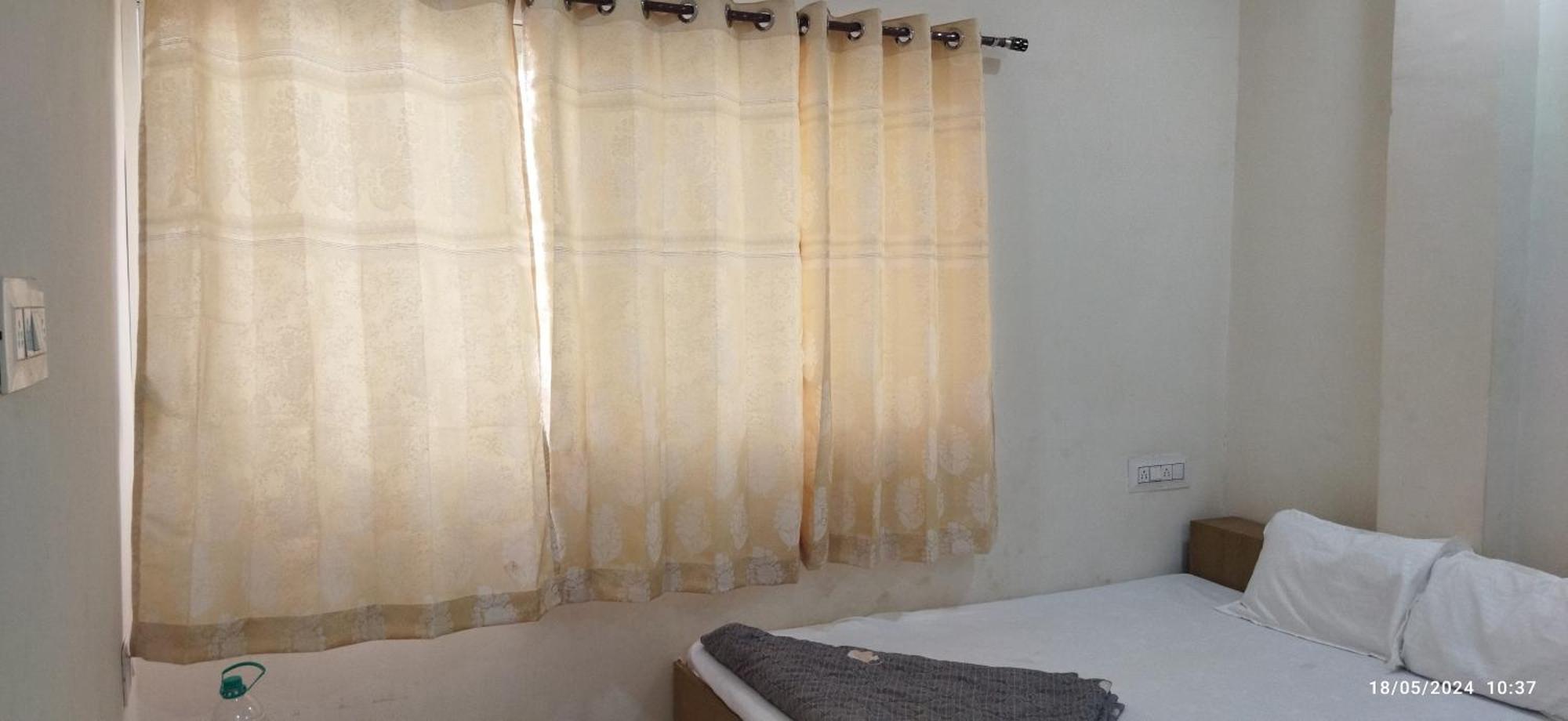 Shree Gajlaxmi Hotel Walking Distance From Mahakaleswar Ujjain Exteriör bild